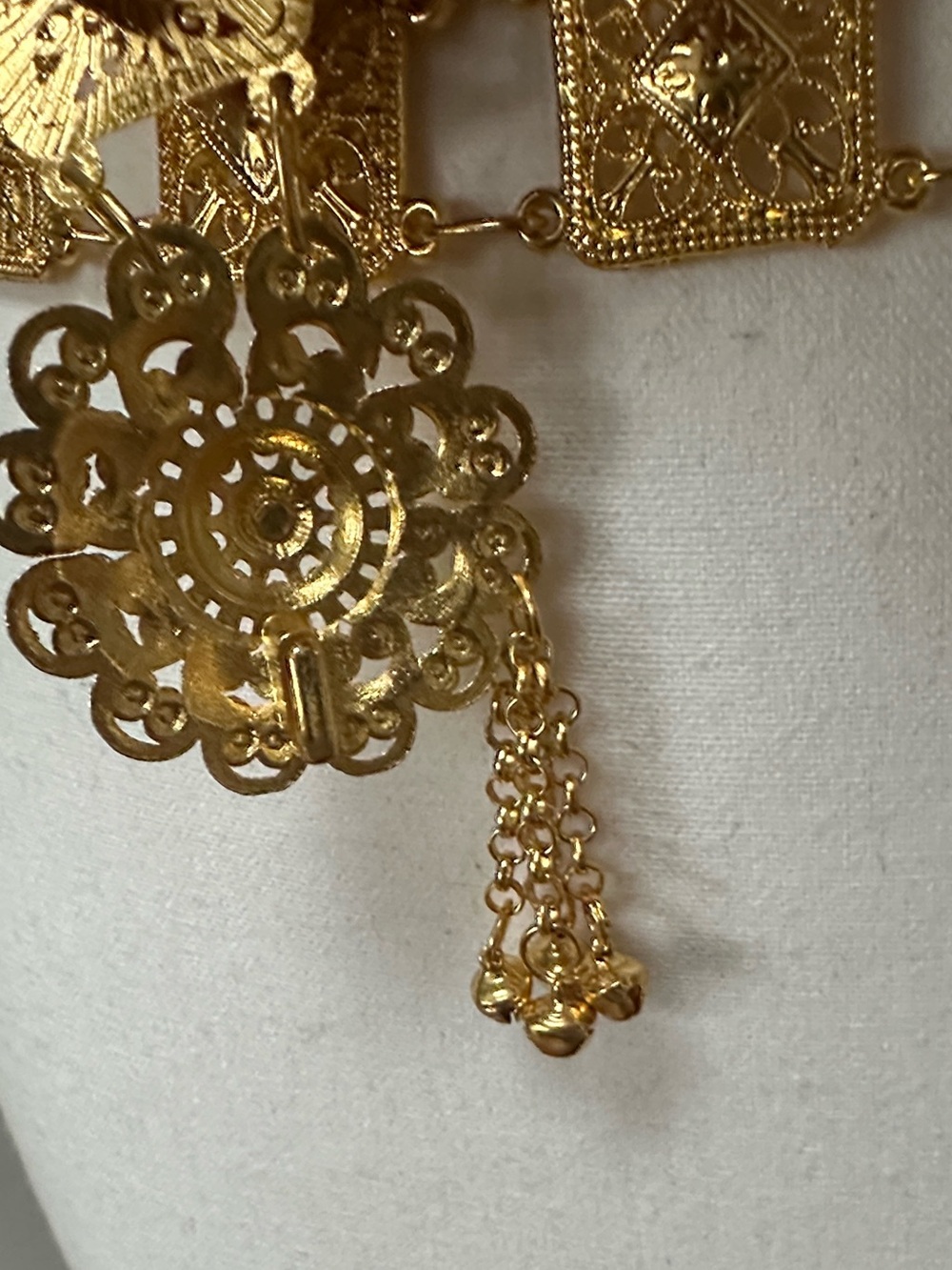 Vintage Style Gold Filigree Flower Link Waist Chain Medallion Tassel NEW! - Picture 5 of 8